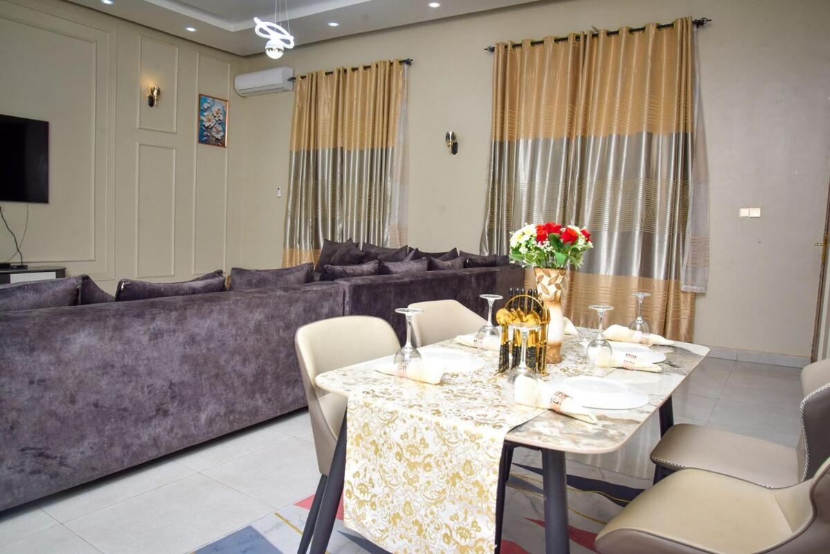 Tongue Villa *